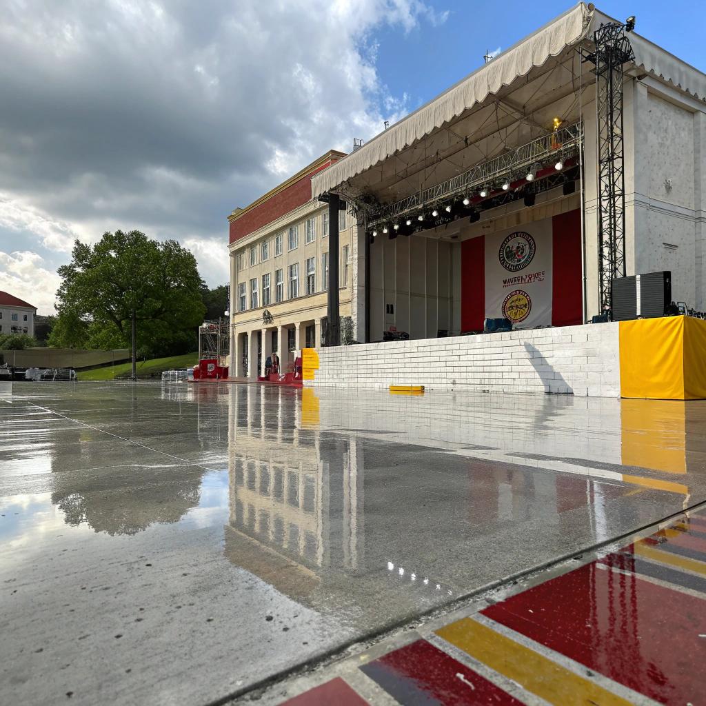 Read more about the article Concrete Franklin TN for Immersive Stage and Set Design