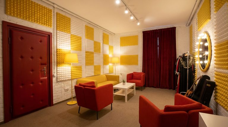 Read more about the article Soundproofing the ‘Green Room’: Creating Quiet Spaces Backstage